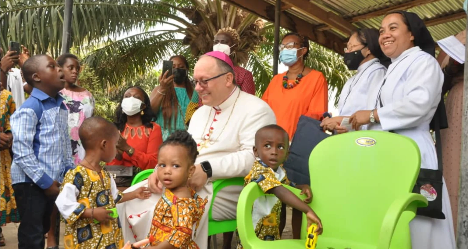 Children welcoming church and MGCWC visitors